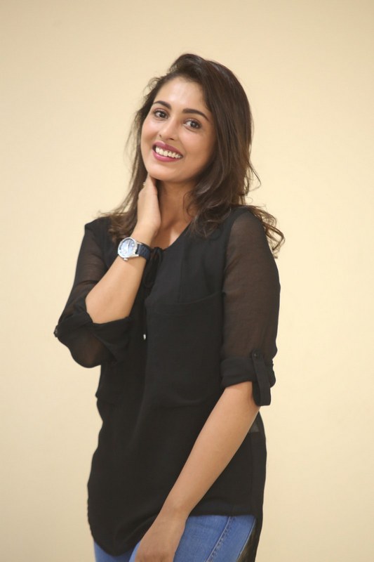 Madhu Shalini Images