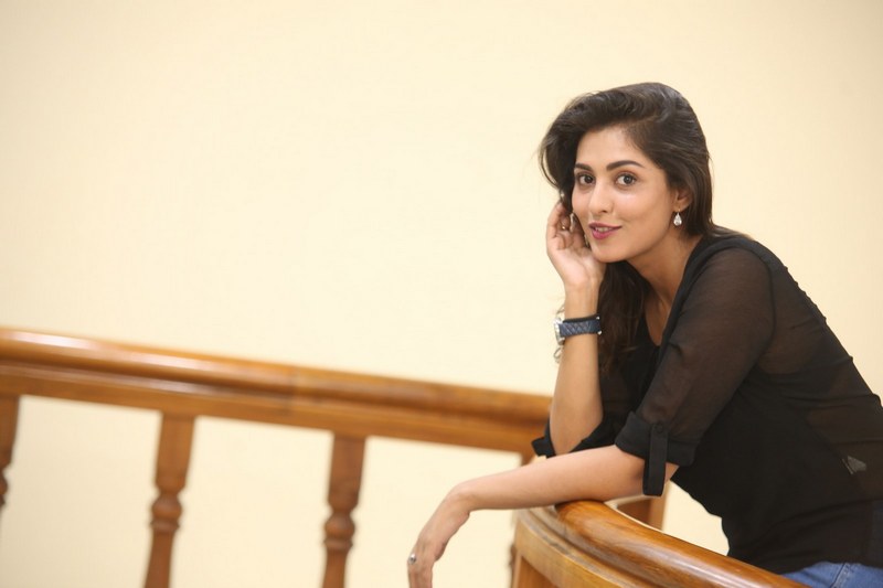 Madhu Shalini Images