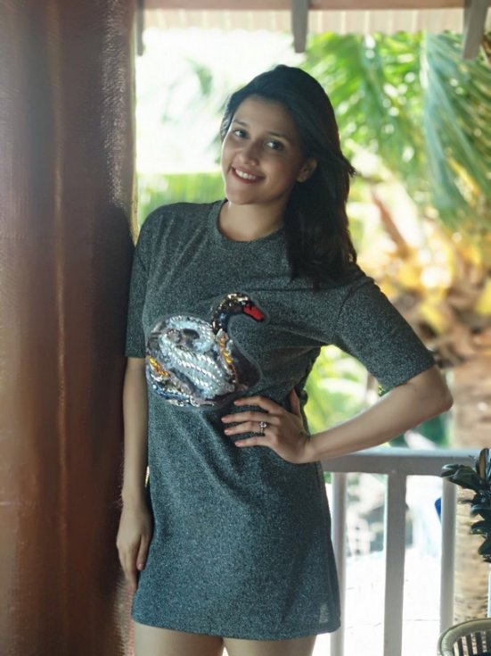 Mannara-Chopra-Latest-Images-05