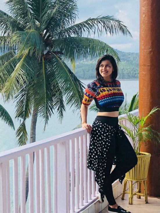 Mannara-Chopra-Latest-Images-10