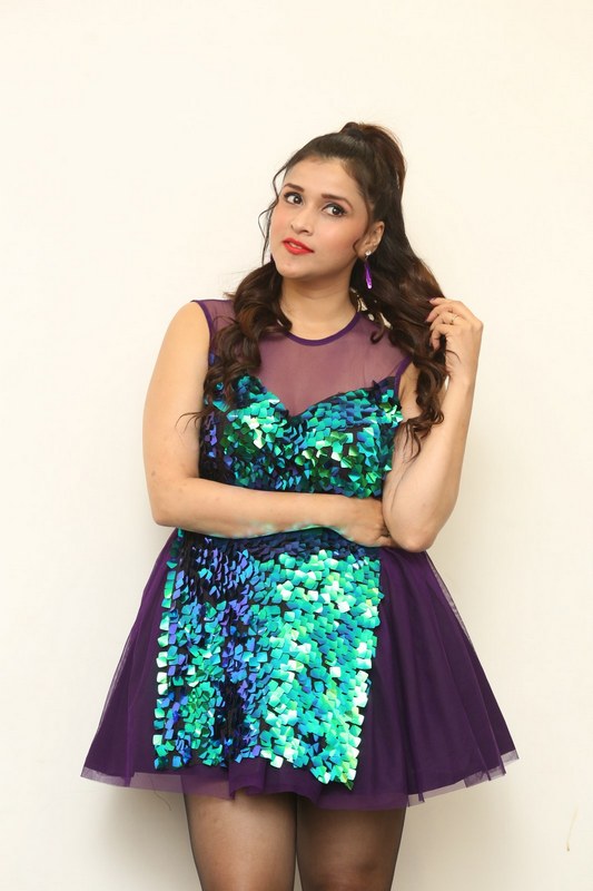 Mannara-Chopra-Latest-Photos-03