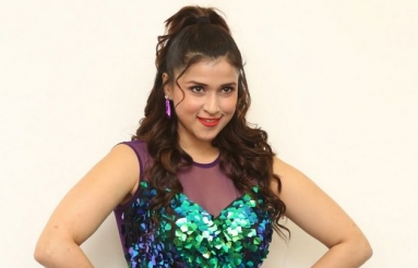 Mannara-Chopra-Latest-Photos-02