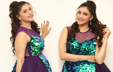 Mannara-Chopra-Latest-Photos-11