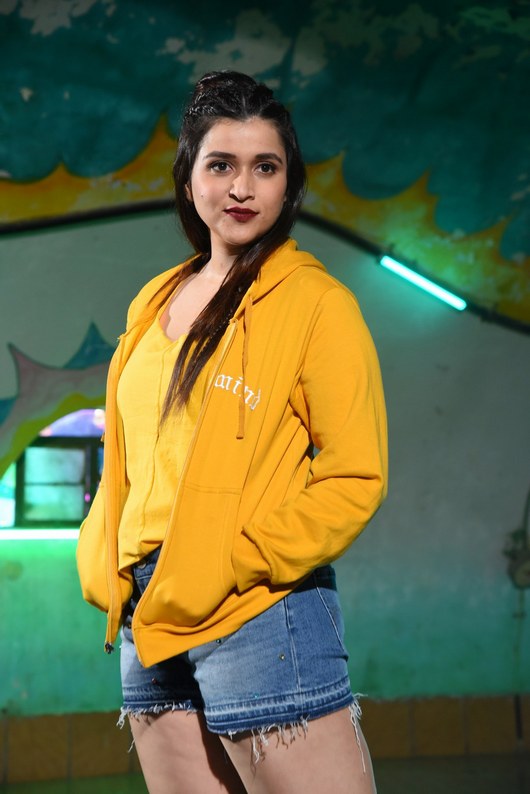 Mannara-Chopra-New-Photos-05