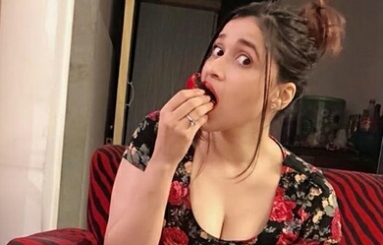 Mannara-Chopra-New-Pics-09