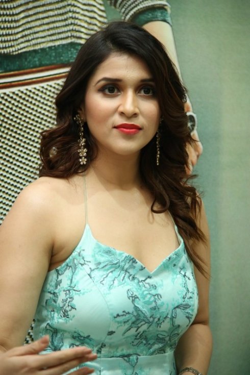 Mannara-Chopra-Pics-06