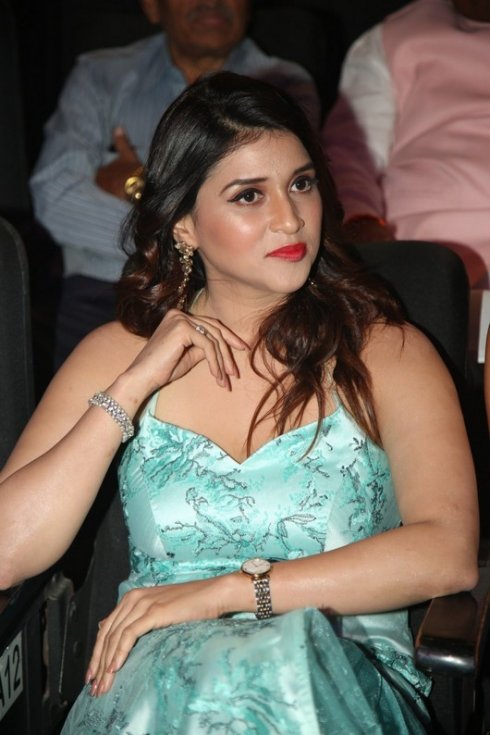 Mannara-Chopra-Pics-08