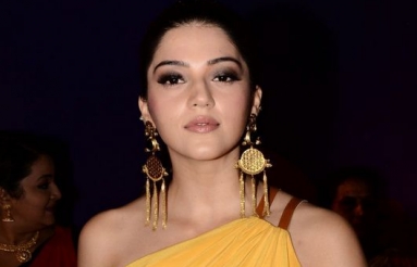 Mehreen-Kaur-at-Zee-Apsara-Awards-06