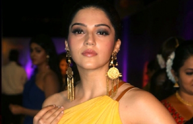 Mehreen-Kaur-at-Zee-Apsara-Awards-09