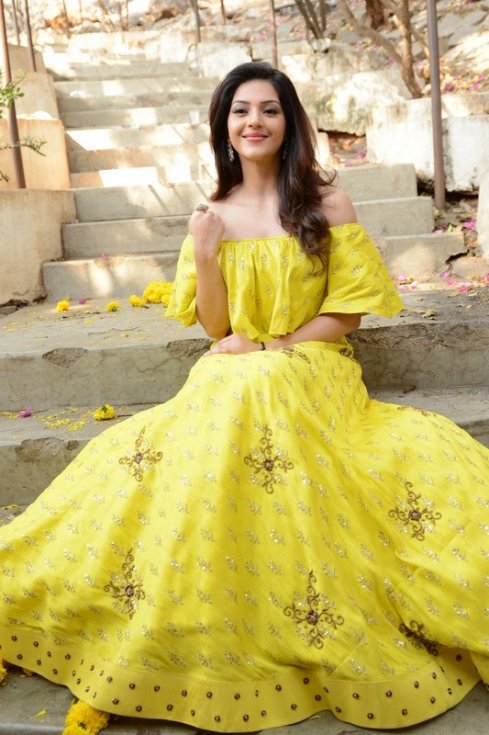 Mehreen-Pirzada-Latest-Pics-05