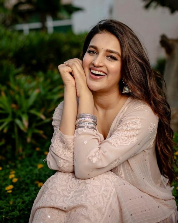 Nidhhi-Agerwal-Latest-Images-08