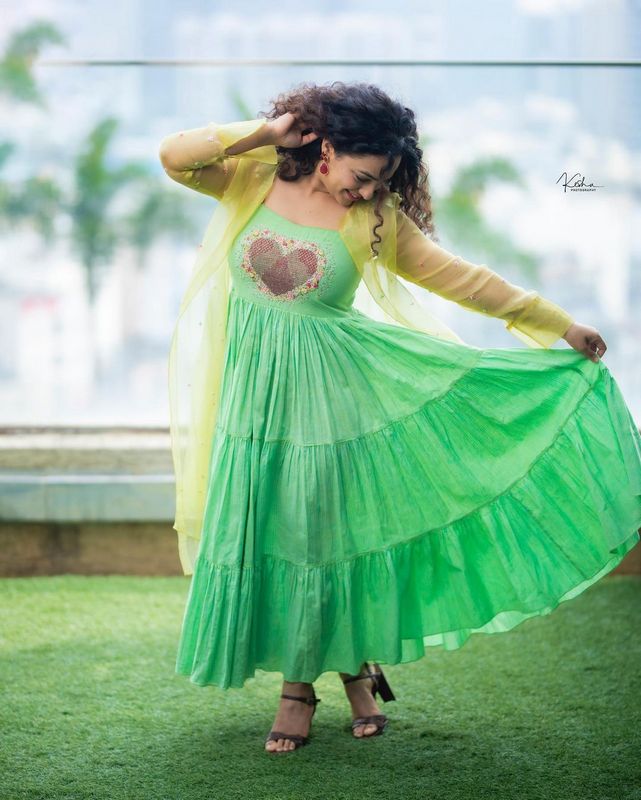 Actress Nithya Menen Gallery | Nithya-Menen-New-Stills-08 | Actress Nithya Menen Gallery | Photo 8of 9