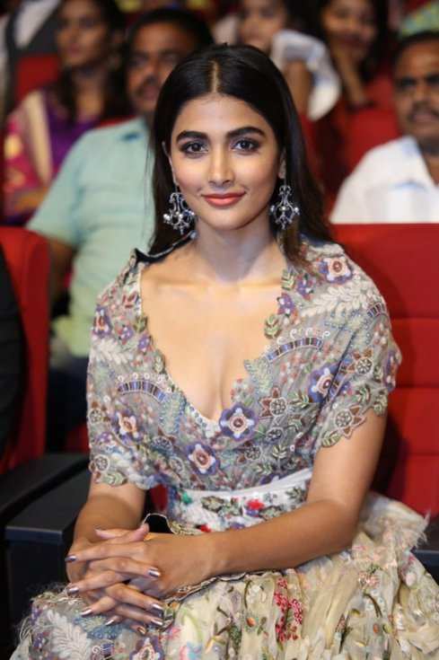 Pooja-Hegde-At-Sakshyam-Audio-Launch-07