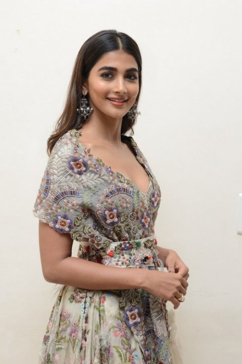 Pooja-Hegde-At-Sakshyam-Audio-Launch-08