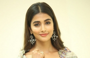 Pooja-Hegde-At-Sakshyam-Audio-Launch-06