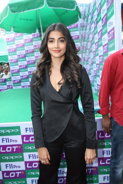 Pooja-Hegde-Latest-Pics-03