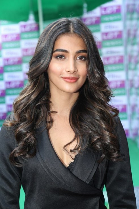 Pooja-Hegde-Latest-Pics-07