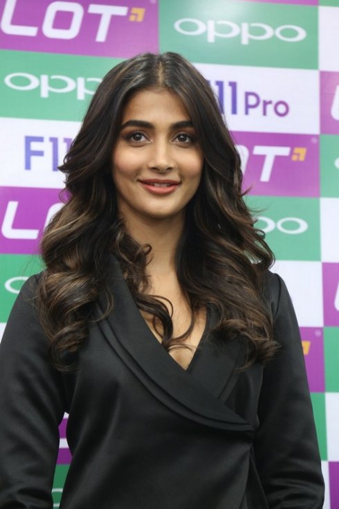 Pooja-Hegde-Latest-Pics-09