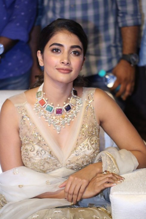 Pooja-Hegde-Latest-Stills-02