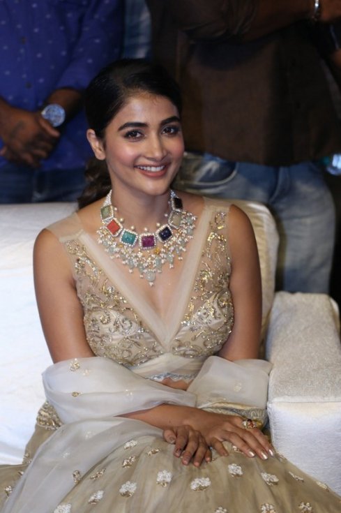 Pooja-Hegde-Latest-Stills-06