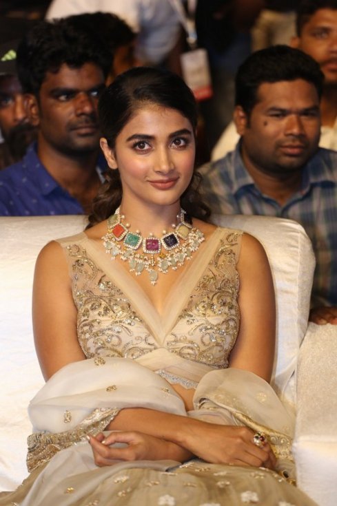 Pooja-Hegde-Latest-Stills-11