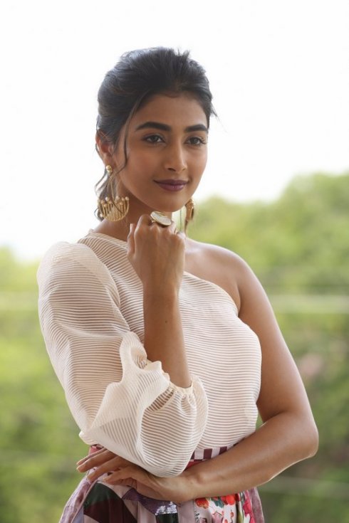 Pooja-Hegde-New-Pics-04