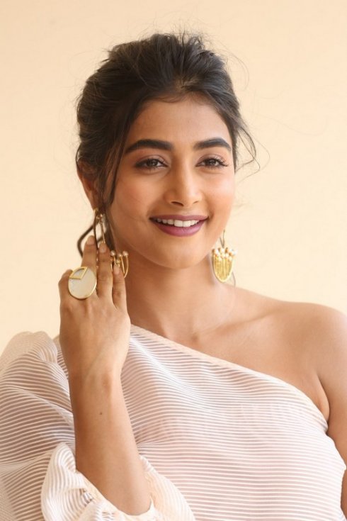 Pooja-Hegde-New-Pics-07