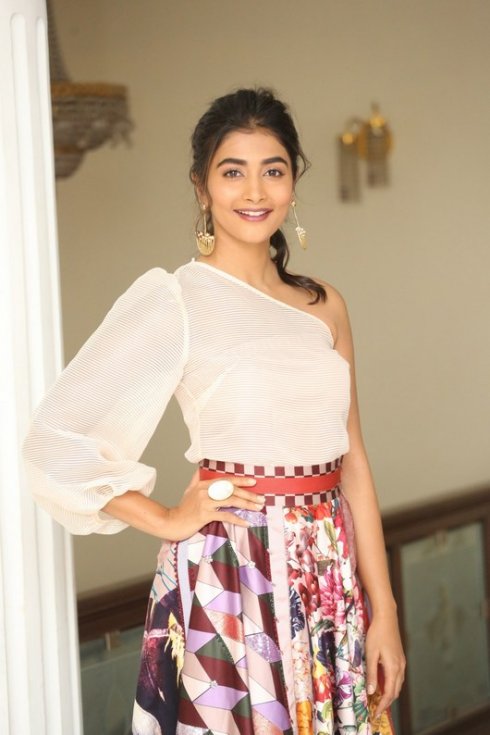 Pooja-Hegde-New-Pics-08