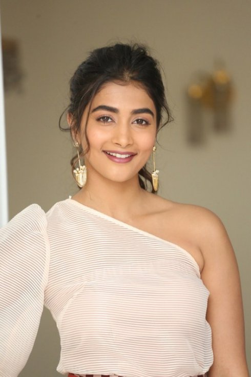 Pooja-Hegde-New-Pics-09