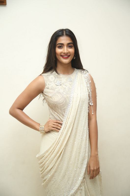 Pooja-Hegde-latest-Photos-03