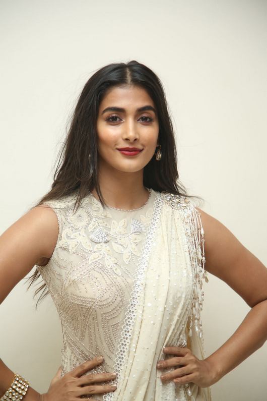 Pooja-Hegde-latest-Photos-05