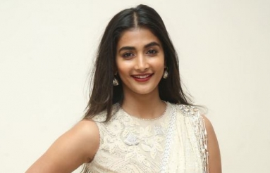 Pooja-Hegde-latest-Photos-04