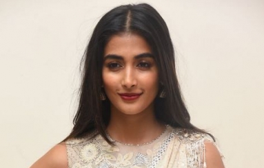 Pooja-Hegde-latest-Photos-09