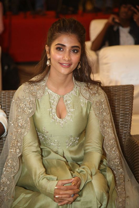 Pooja Hegde latest Pics