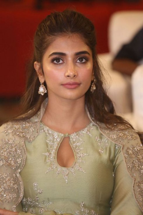 Pooja-Hegde-latest-Pics-05