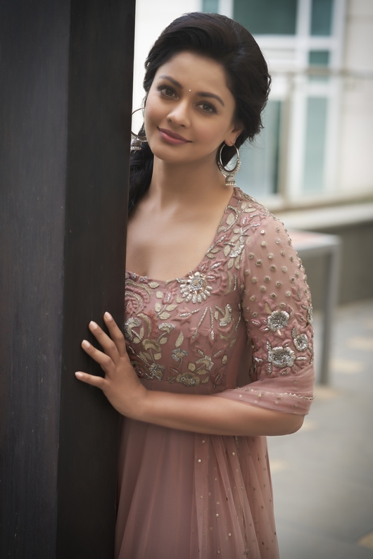 Pooja-Kumar-Latest-Photo-Shoot-07