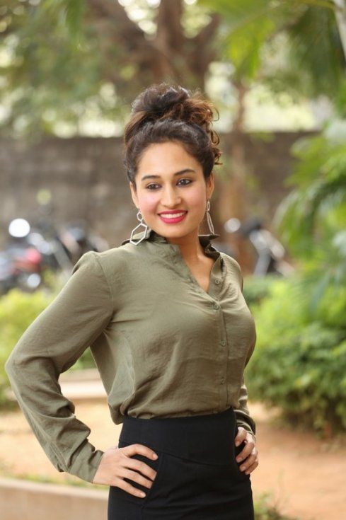 Pooja-Ramachandran-Stills-08