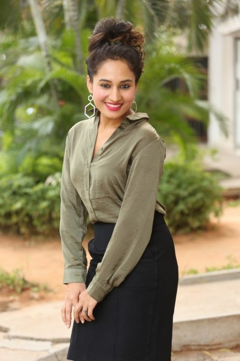 Pooja-Ramachandran-Stills-09