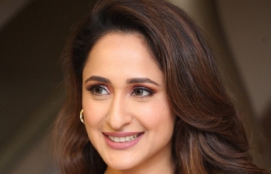 Pragya-Jaiswal-Latest-Stills-06