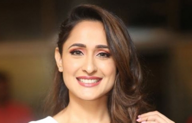 Pragya-Jaiswal-New-Pics-05