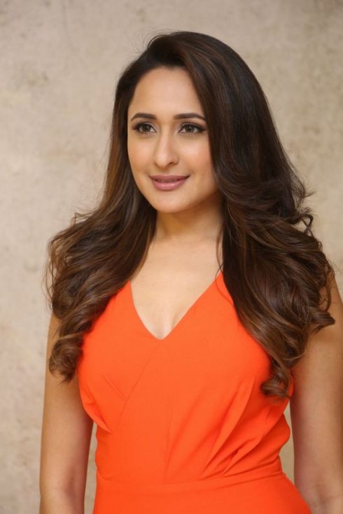 Pragya-Jaiswal-latest-Photos-02
