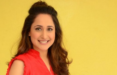 Pragya-jaiswal-Latest-Photos-08