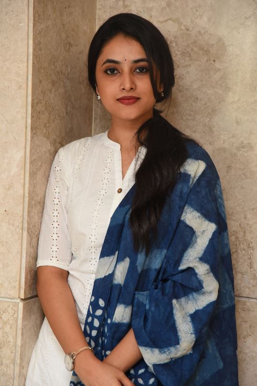 Priyanka Arul Mohan New Photos