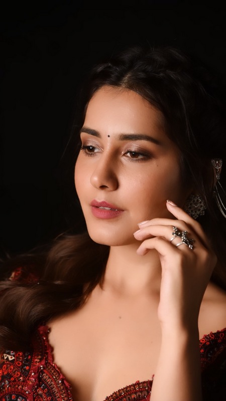 Raashi Khanna Latest Photoshoot