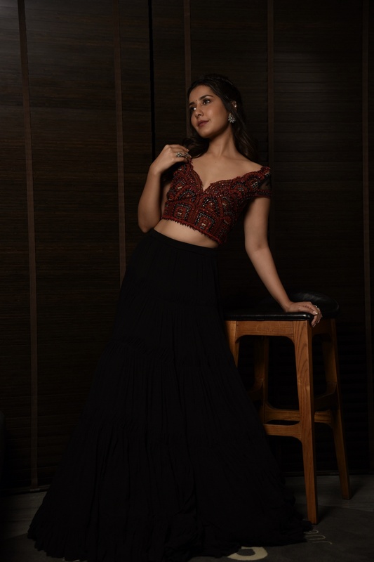 Raashi Khanna Latest Photoshoot