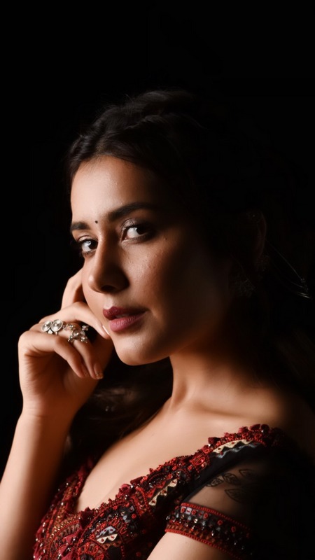 Raashi Khanna Latest Photoshoot