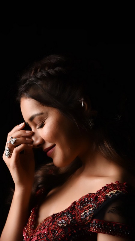 Raashi Khanna Latest Photoshoot