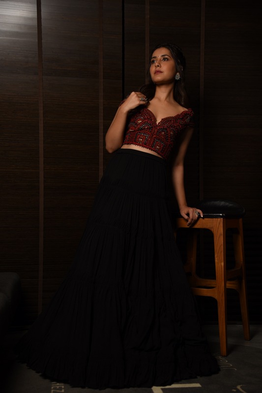 Raashi Khanna Latest Photoshoot