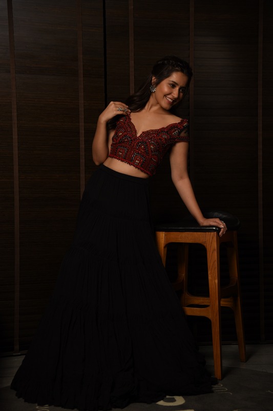 Raashi Khanna Latest Photoshoot