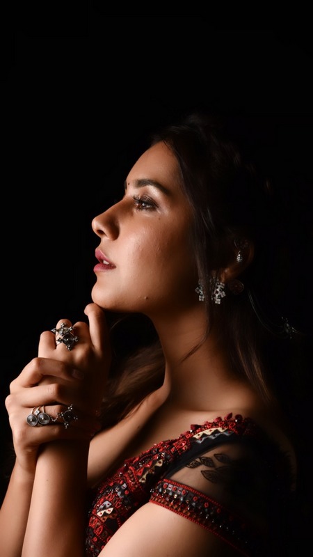 Raashi Khanna Latest Photoshoot